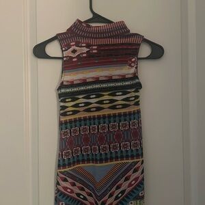 Never worn, patterned midi body hugging dress.